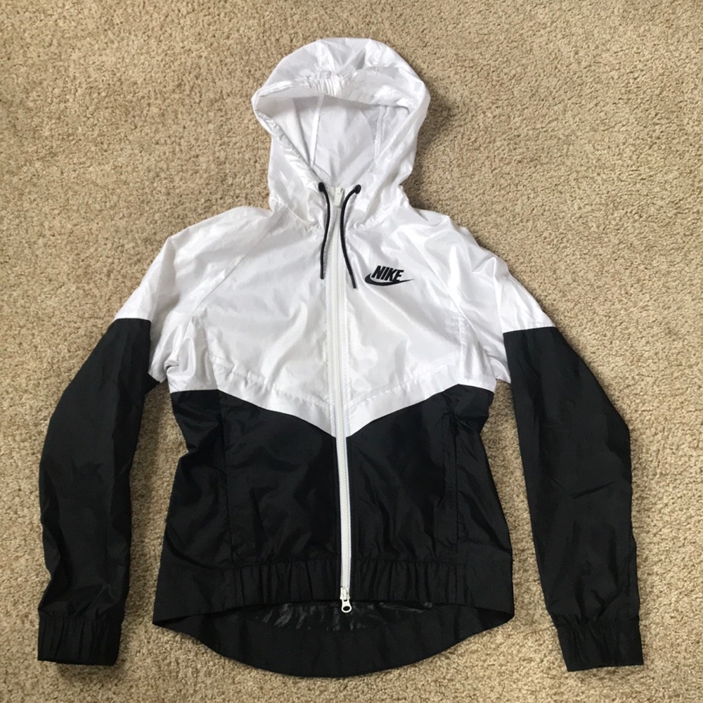 Nike Women’s Zip-up Windbreaker Jacket